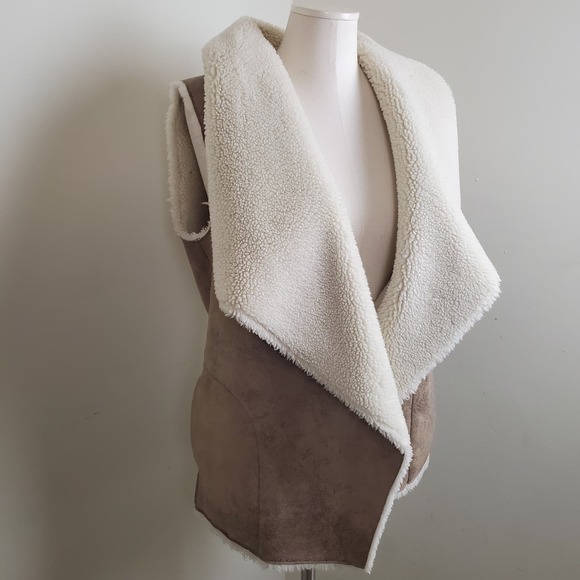 VELVET BY GRAHAM & SPENCER | FAUX SUEDE FUR SHERPA VEST OPEN FRONT SMALL - Picture 4 of 14